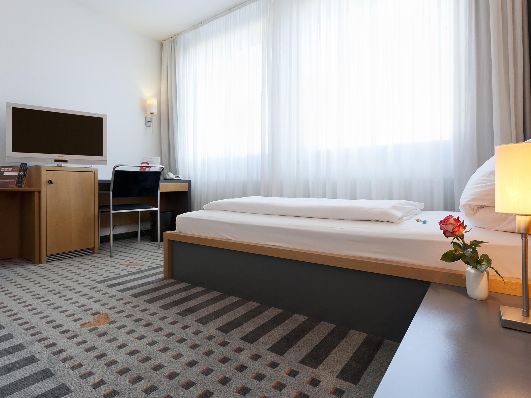 Best Western Hotel Am Europaplatz Königsbrunn Exterior foto